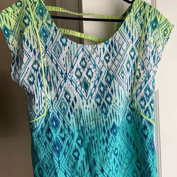 Women’s Top - Picture 3 of 3